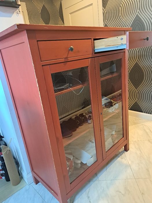 POLECAM    Komode czerwoną