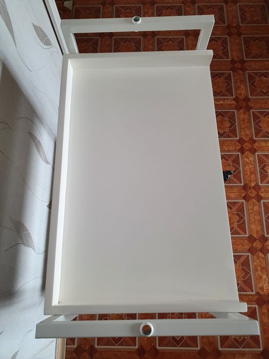 Надійний косметологічний столик тележка з МДФ з отворами під лампу