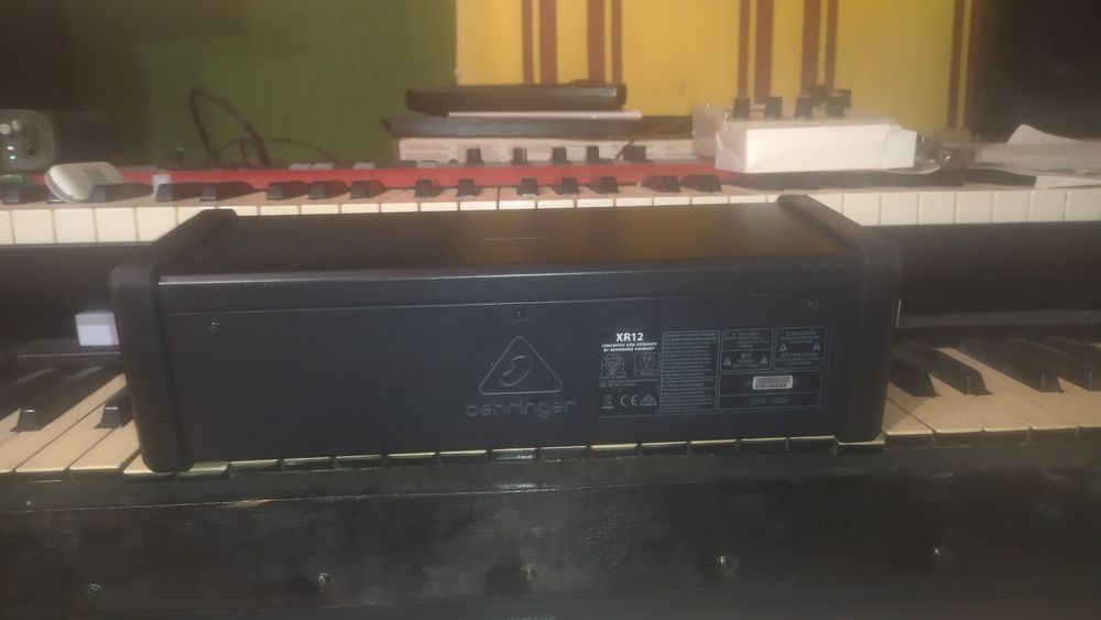 Цифровий пульт Behringer X Air 12, мікшер