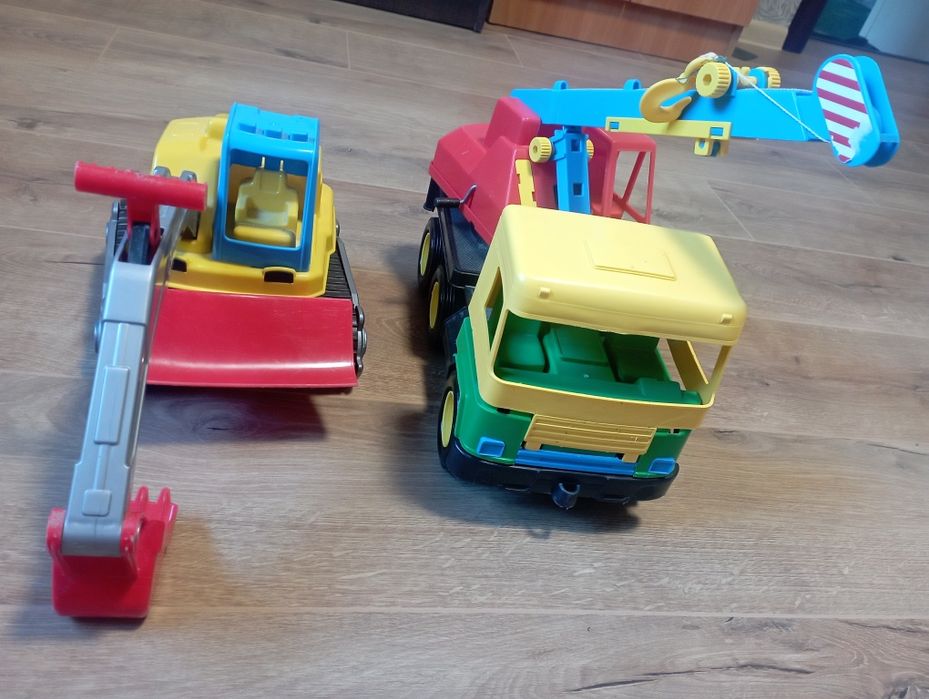 Продам машинки Валді