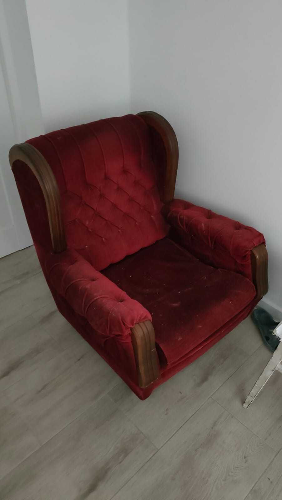 Pikowany fotel, kolor czerwień