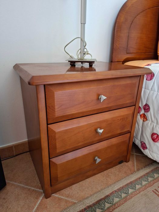 Cama Casal + Mesas Cabeceira