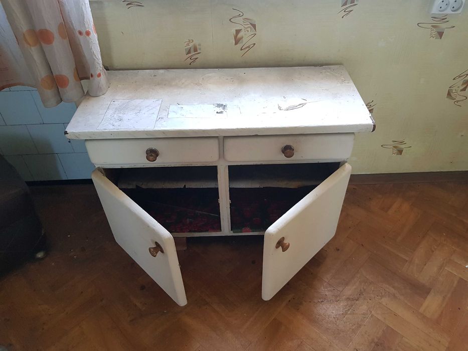 Stara szafka do renowacji