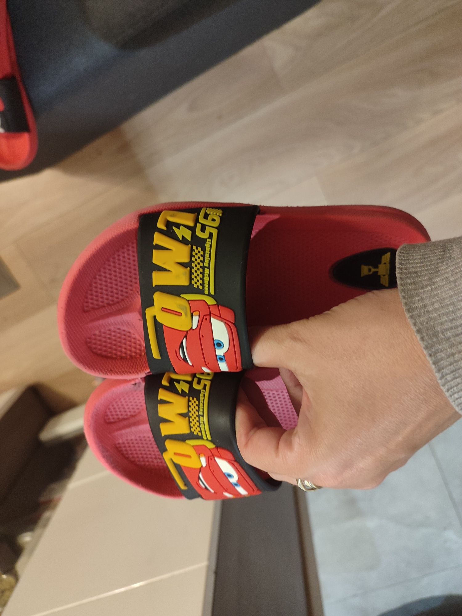 Klapki w rozmiarze 29