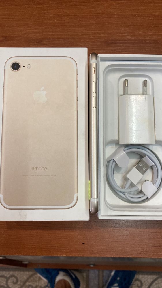 Iphone 7 gold 32 gb never