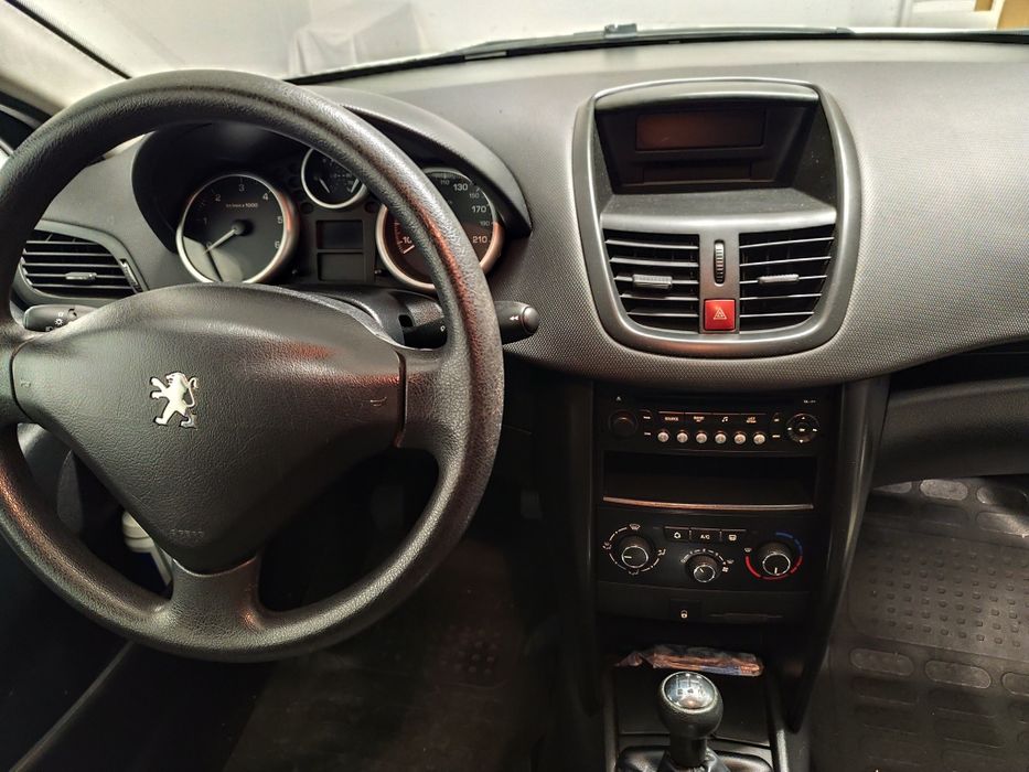 Peugeot comercial 207