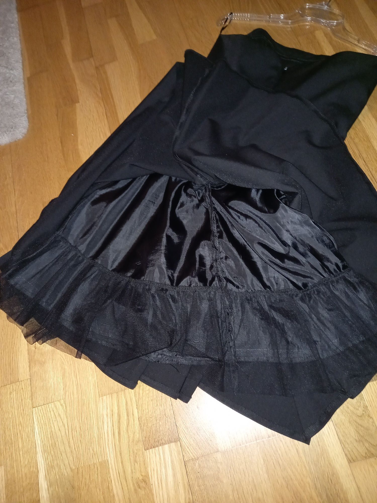 Sukienka czarna elegancka wyjściowa rozmiar M 38