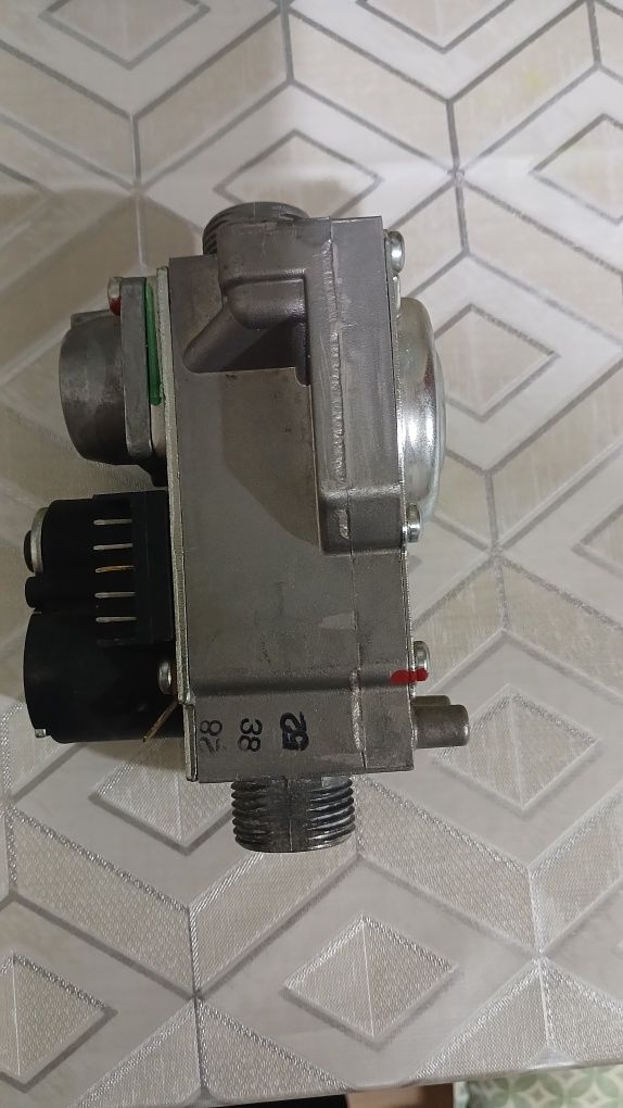 Газовий клапан Honeywell VK4105G