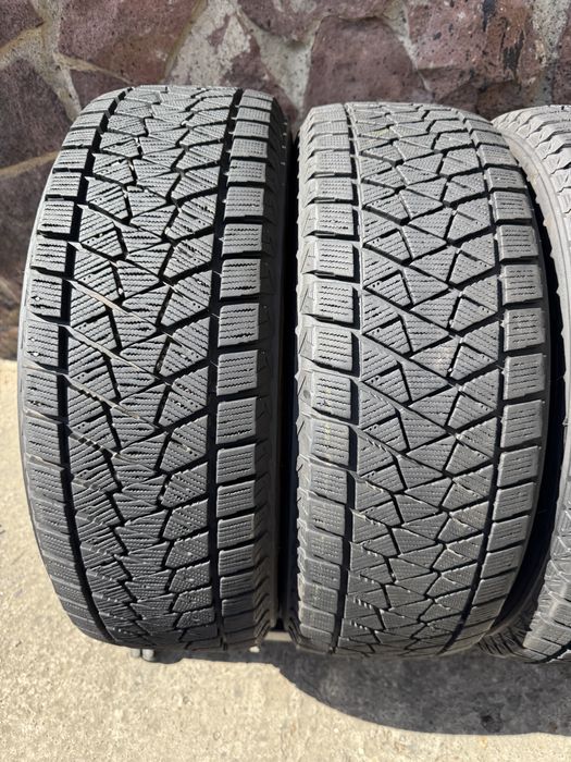 215/60R17 Bridgestone Blizzak DM-V2 і DM-V3 4шт