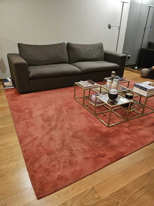 Carpete 3x3m cor cereja como nova