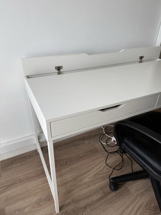 Vendo secretaria + cadeira