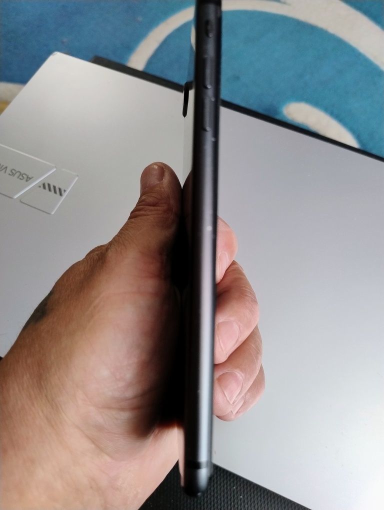 Срочно!!Продам iPhone 8 плюс 64