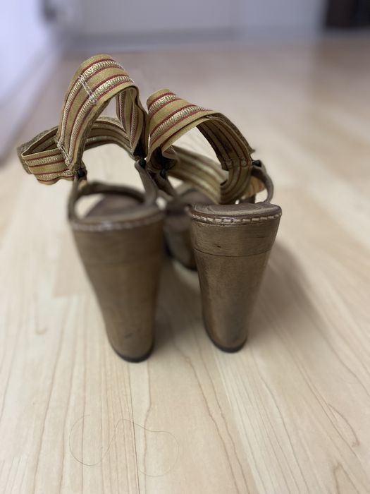 Sandálias da Xuz Handmade Lovers, tamanho 39, em madeira