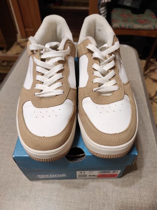 Продам кроссовки  р.40