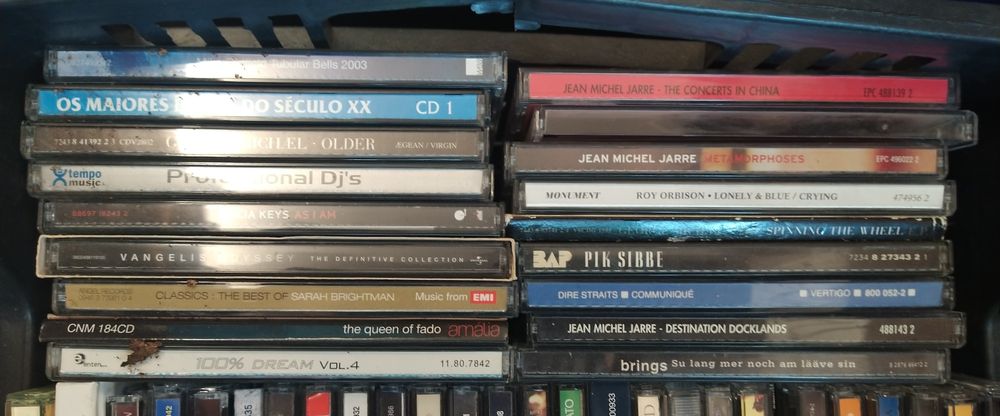 Lote 1000 CD's música portuguesa e estrangeira