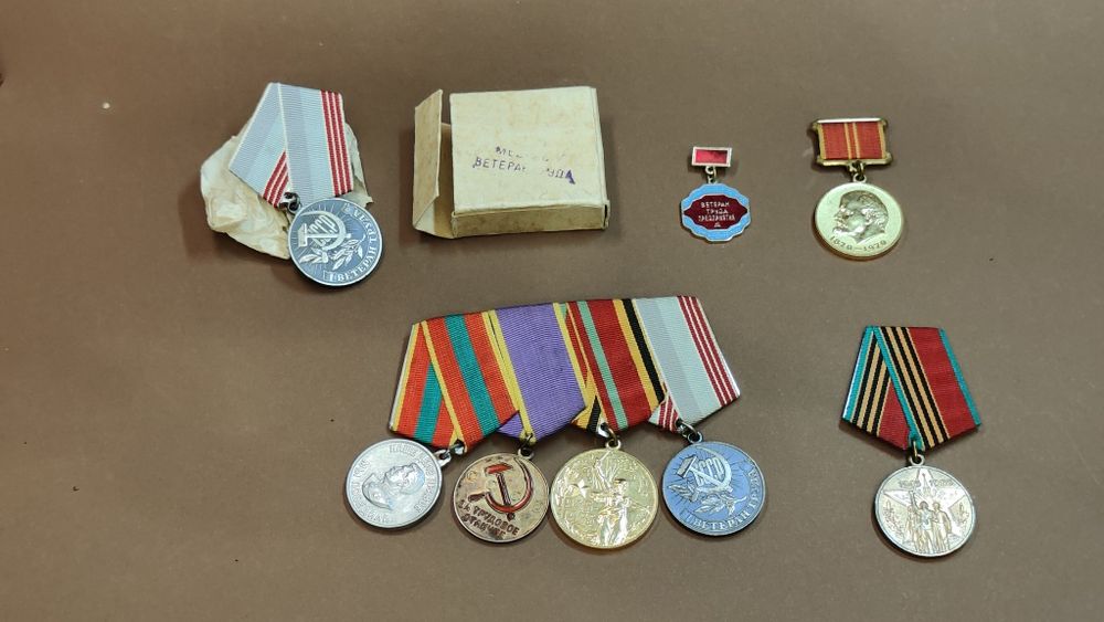 Значки, медальки