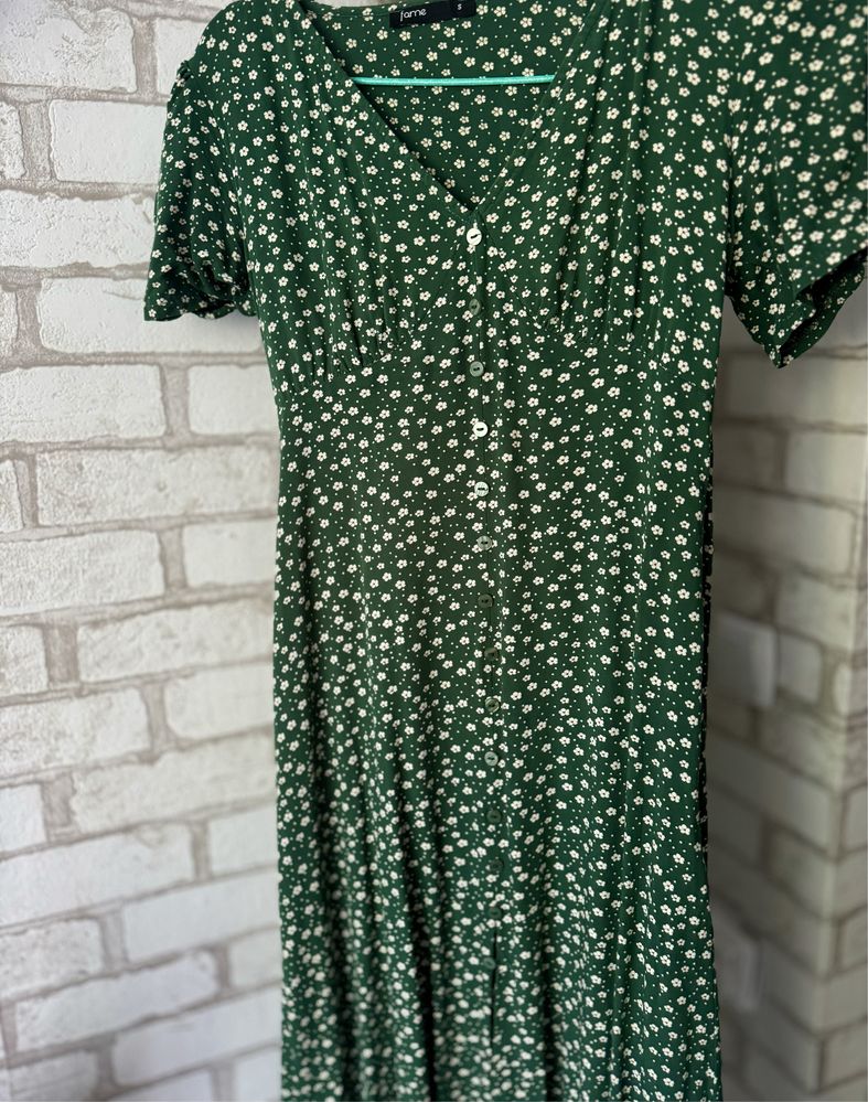Сукня А-силуету зеленого з принтом Fame