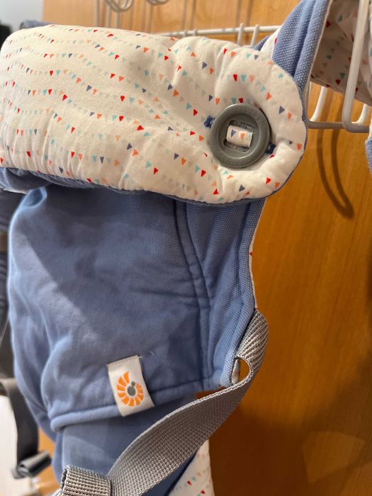 Sling Ergobaby Azul Bebé – Edição Especial Sophie La Girafe