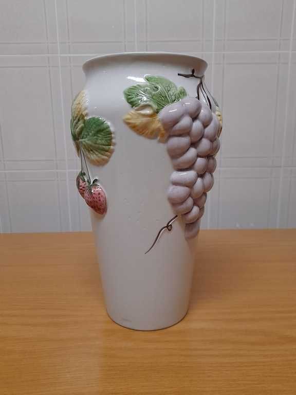 Jarro Decorativo Vintage em relevo com frutos.