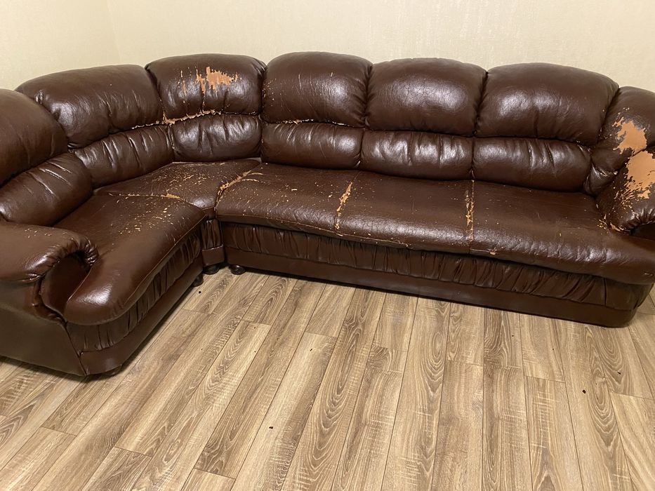 Диван  для перетяжки  великий