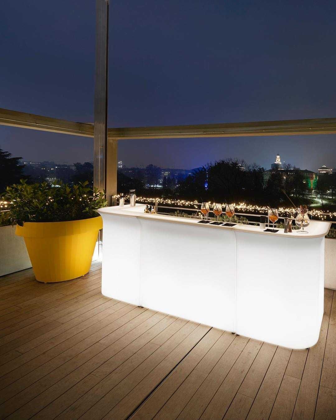 Balcão em plastico com iluminação
