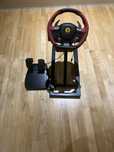 Kierownica Thrustmaster ze stojakiem + pedały