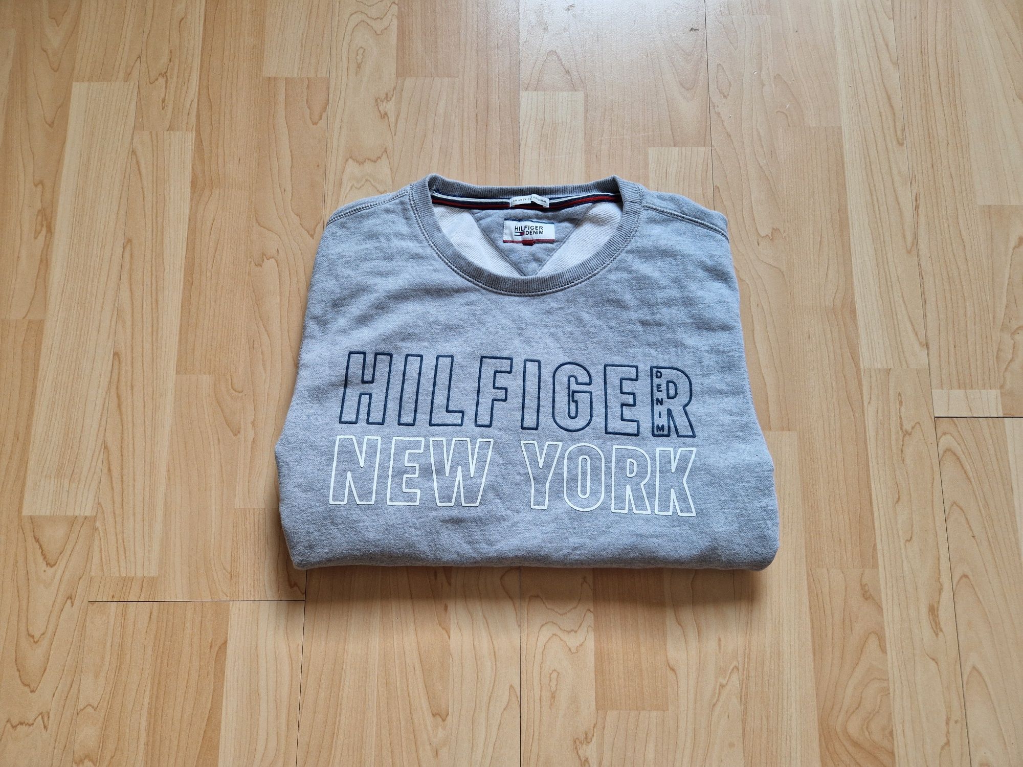 Bluza Tommy Hilfiger 
Rizmiar: L
Wymiary:
Szerokość mierzona pod pacha