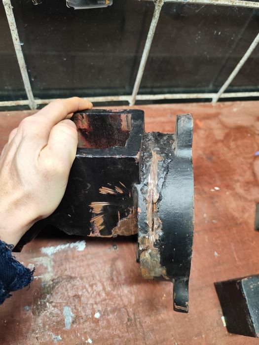 Продам тиски під ремонт