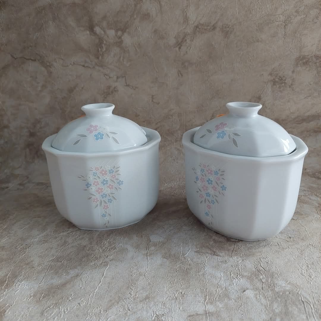 Tirschenreurh Bavaria, cukiernica biała profilowana porcelana, z
