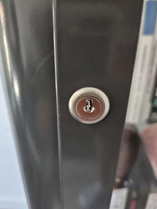 Vitrine vidro e metal Fabrikor Ikea