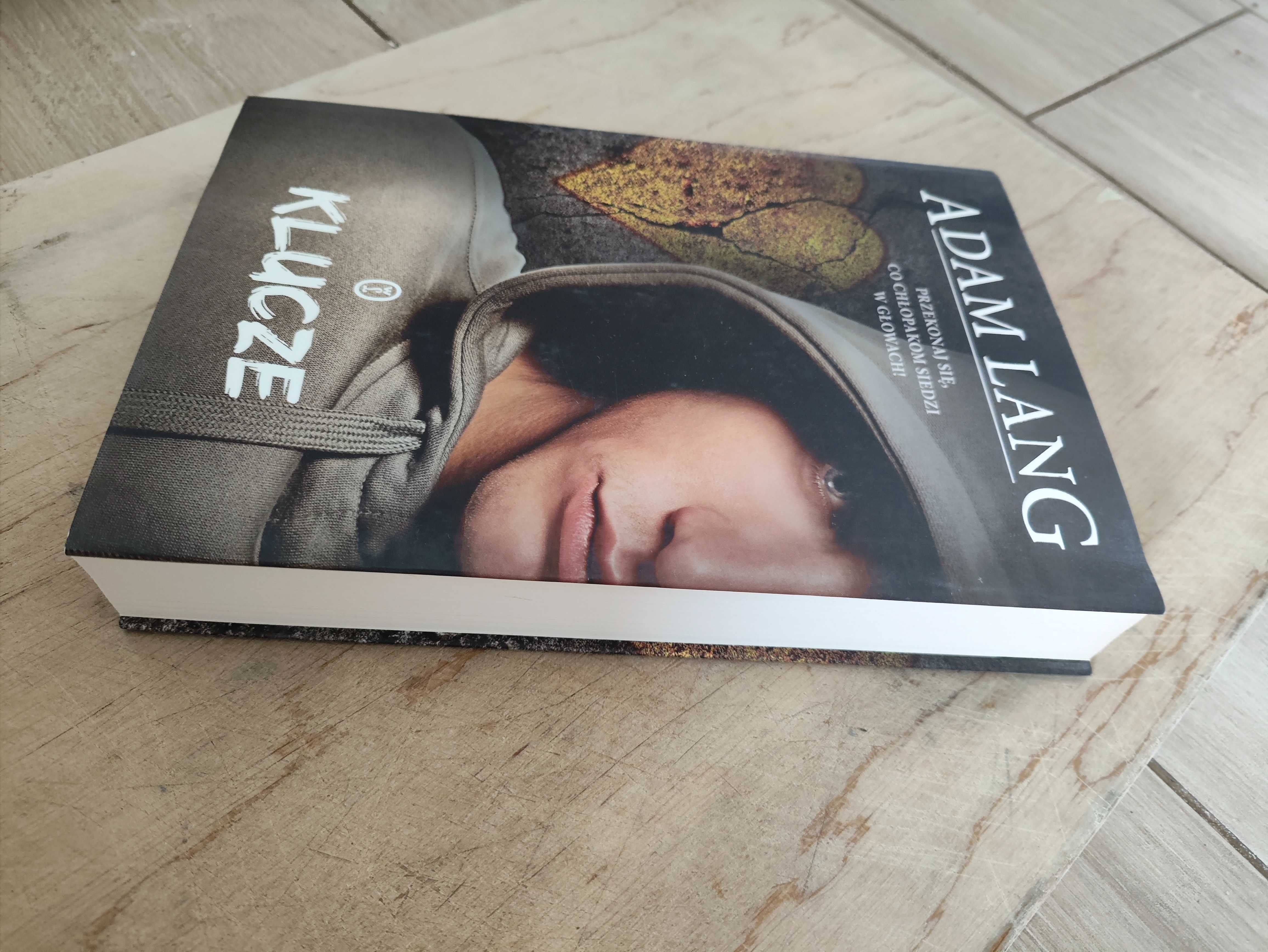 Klucze. Adam Lang