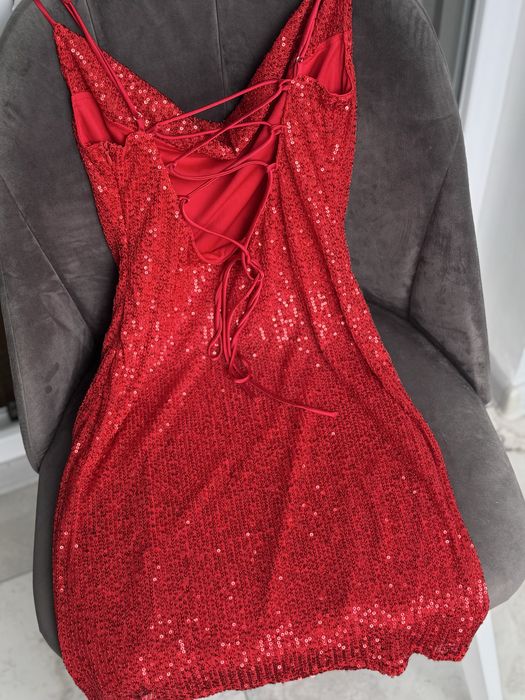 Червона сукня в паєтках розмір с-м
