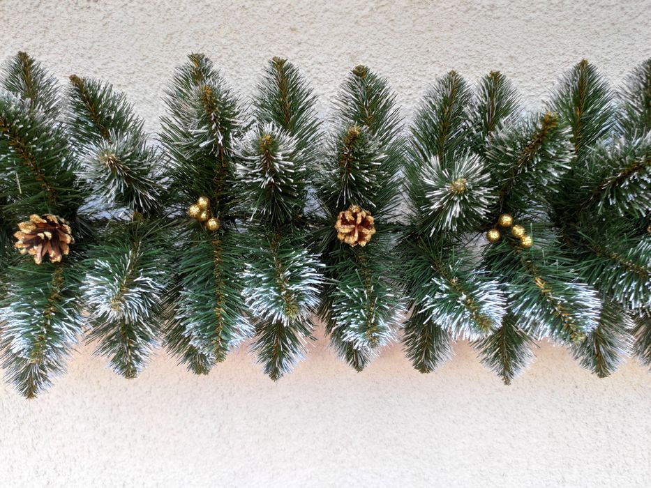 Хвойная гирлянда.  Ялинкова гірлянда