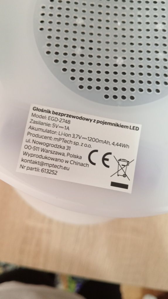Głośnik bezprzewodowy z pojemnikiem LED Smarty