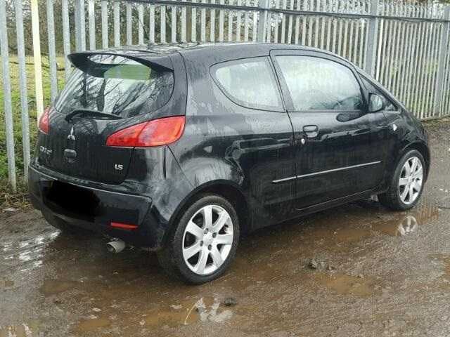 Кузовние запчасти ,кузов для mitsubishi Colt