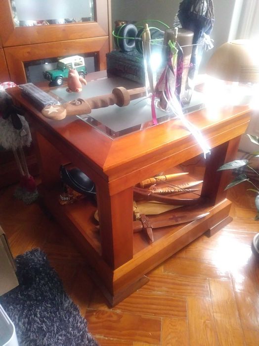 Mesa de centro em cerejeira