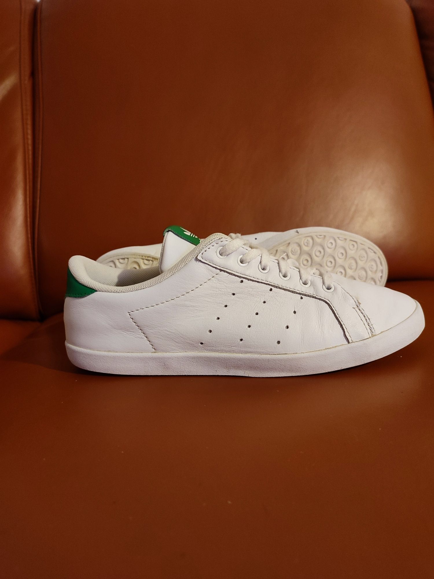 Продам білі жіночі / дитячі кросівки Adidas Superstar 38p. 23 см