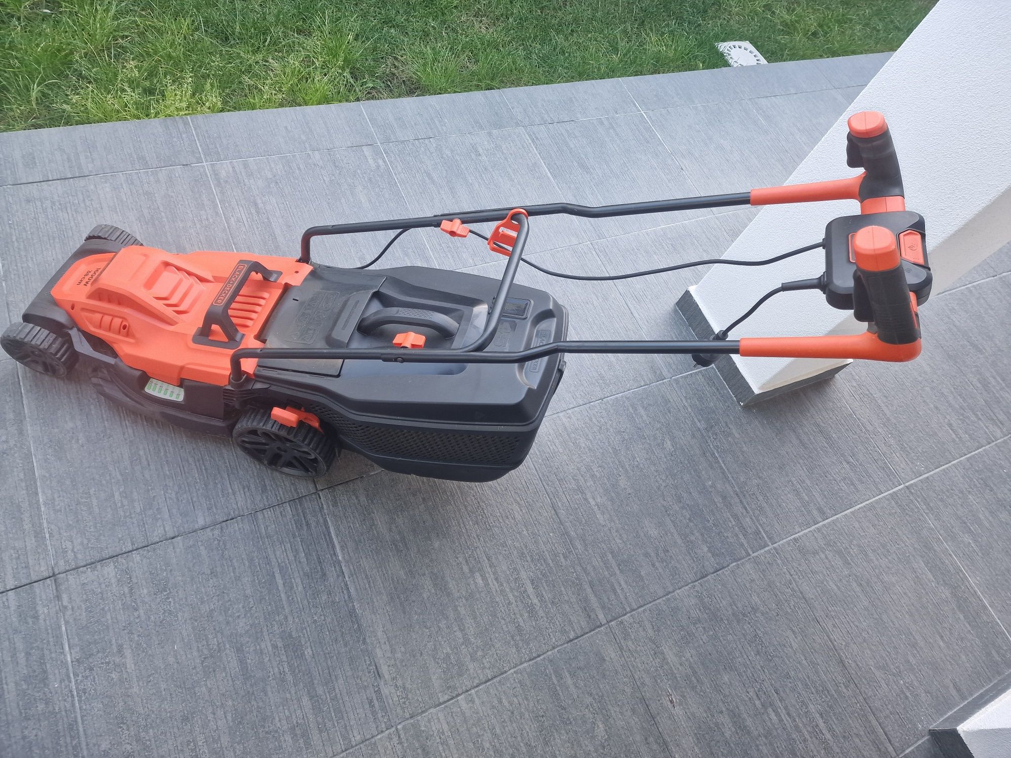 Corta relva black and decker