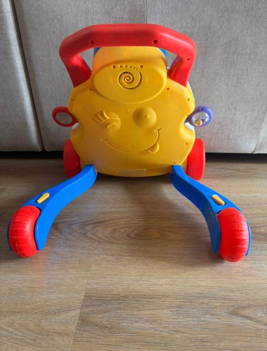 Brinquedo para aprender a caminhar e interactivo