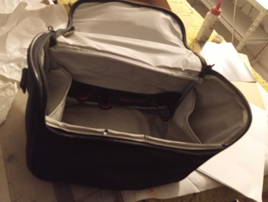 Saco Delsey com vários compartimentos, ideal para lancheira