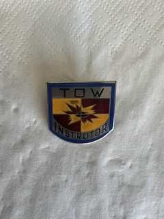Emblema Metálico do Curso de Instrutor e Apontador de Míssil TOW
