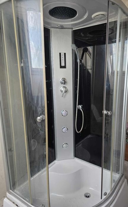 Kabina z hydromasażem i radiem