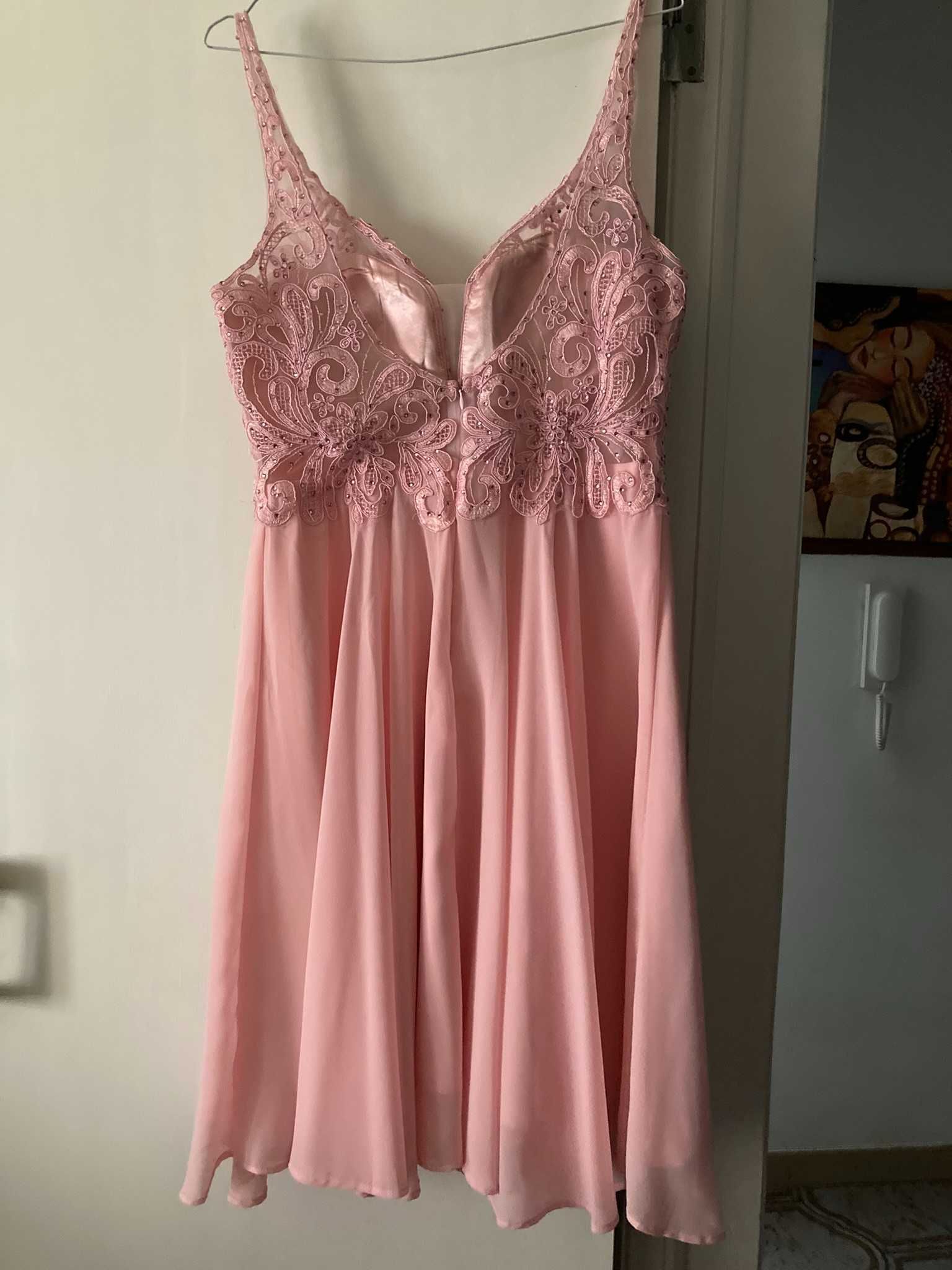 Sem vestido para levar a um casamento? Aqui está ele!