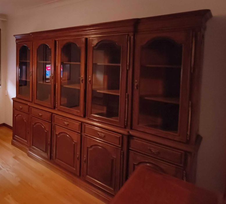 Móvel de Sala Clássico em Madeira