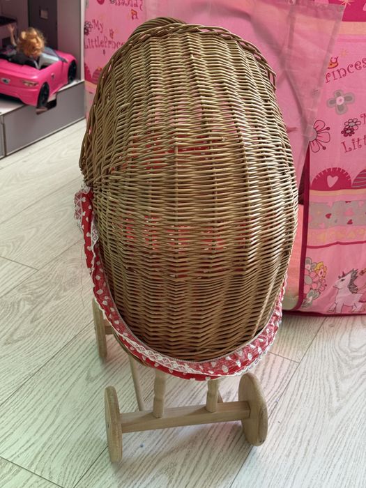 Плетеная коляска