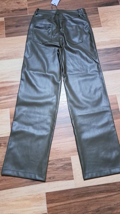 Nowe spodnie z ekoskóry z szerokimi nogawkami Stradivarius r.36 khaki