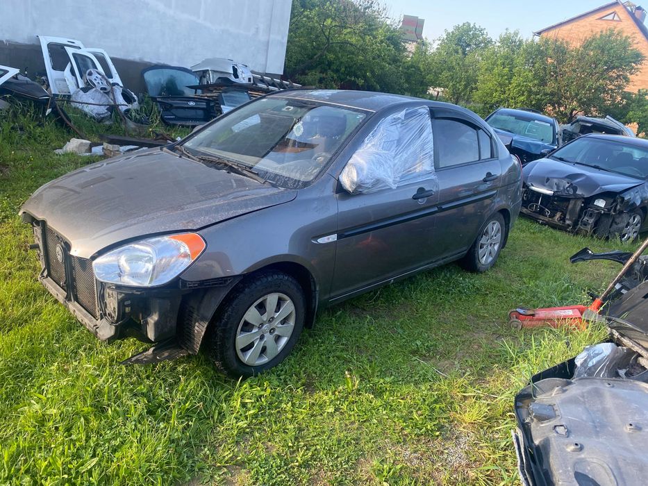 Двері  HYUNDAI ACCENT хундай акцент