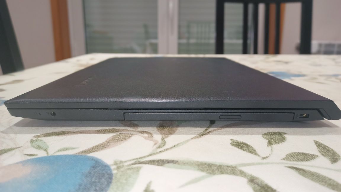 Portátil Lenovo V110-15ISK i3/256GB SSD/8GB RAM