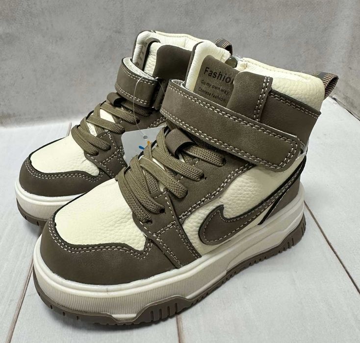 Зимові дитячі кросівки на овчині  bessky   коричневі  26-29