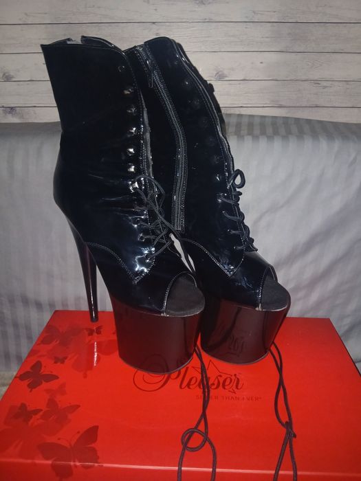 Стріпи Стрипы лакові Pleaser 40 розмір 3йка